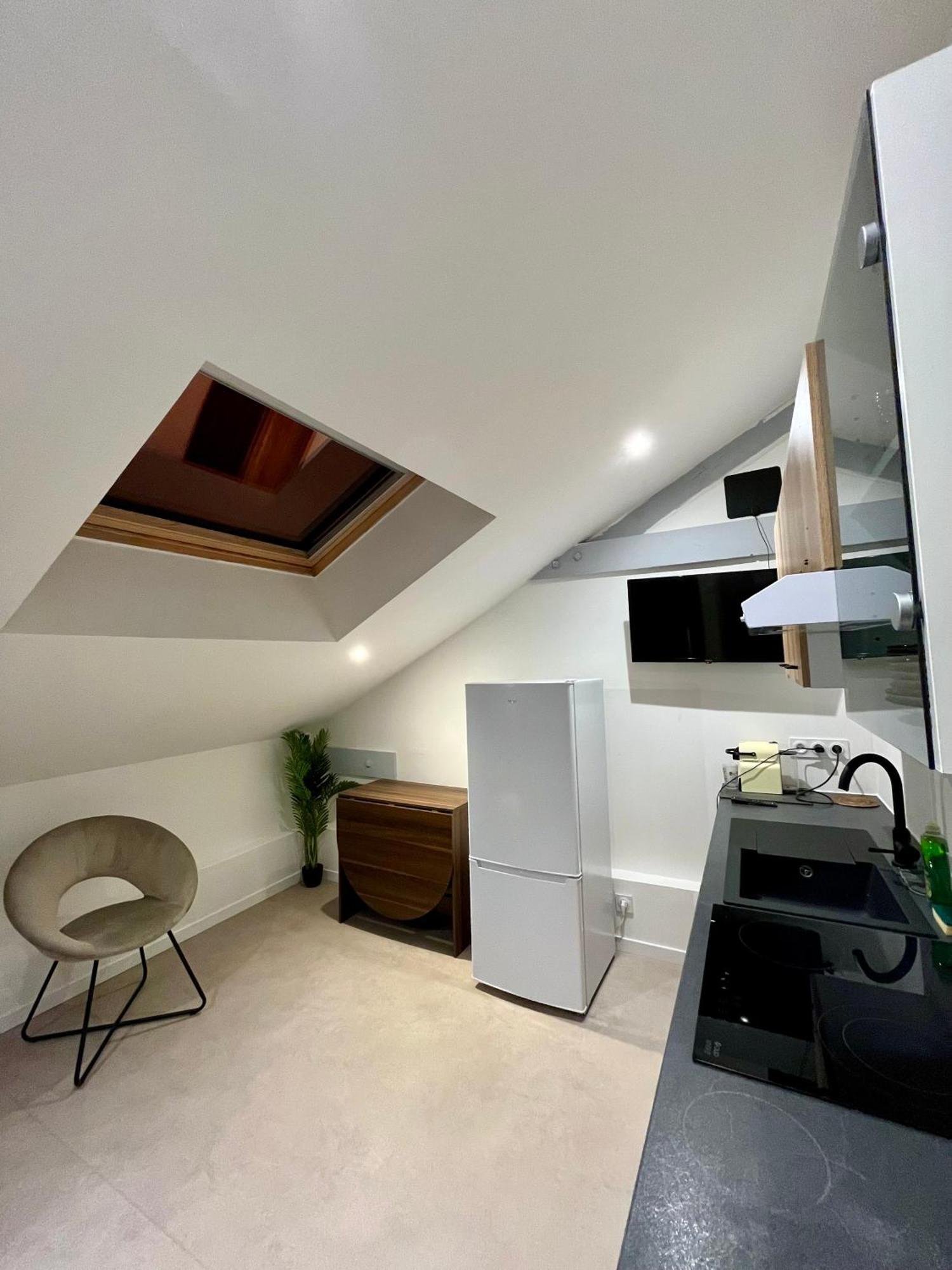 Chloe Du Apartment *