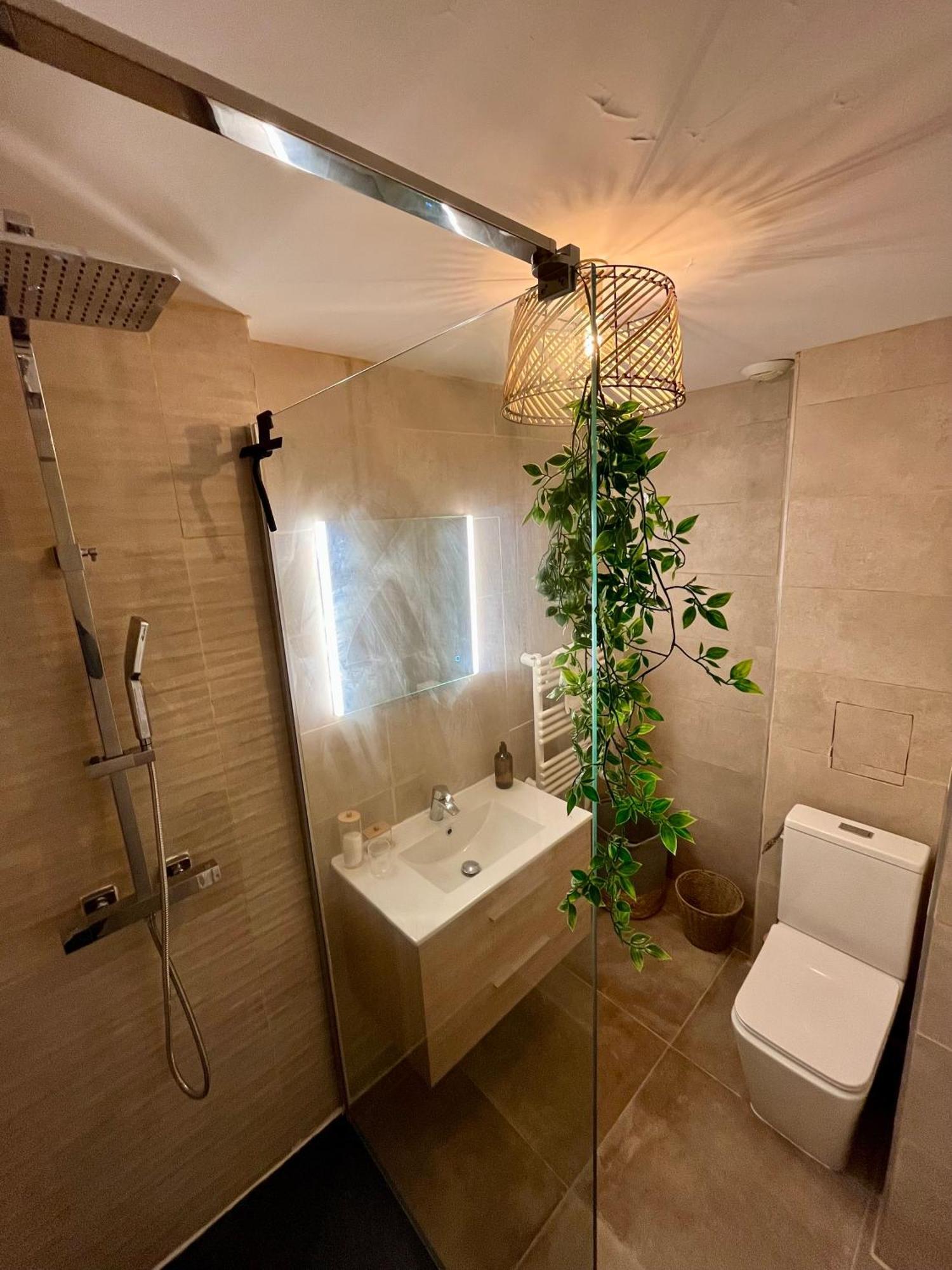 Chloe Du Apartment